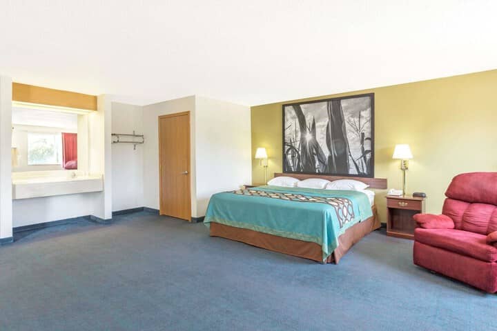 Room 8 of 16