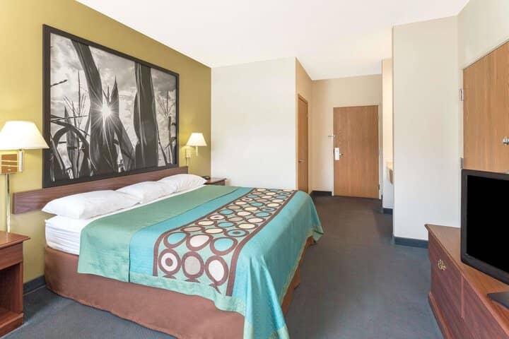 Room 6 of 16