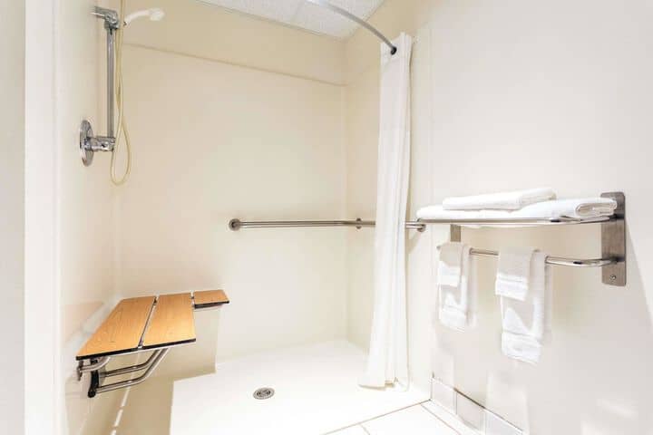 Room 12 of 16